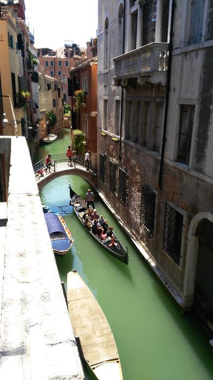 Balcone Sul Canale Venecia Exterior foto
