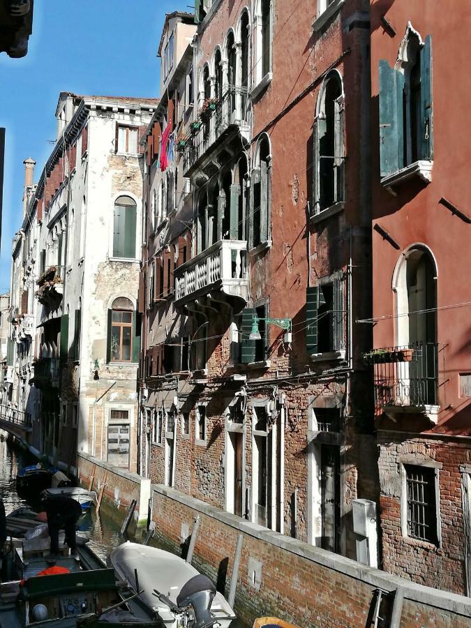 Balcone Sul Canale Venecia Exterior foto